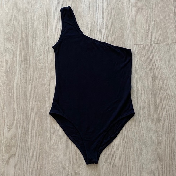 Forever 21 Tops - Women’s Forever 21 one shoulder bodysuit
